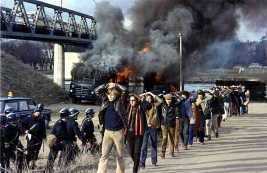 Tout va bien (1972) 04