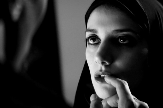 A Girl Walks Home Alone at Night (2014) 04