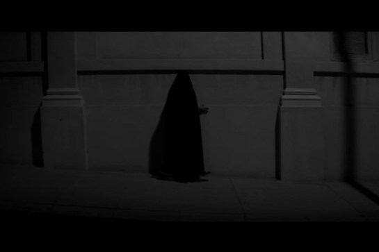 A Girl Walks Home Alone at Night (2014) 08